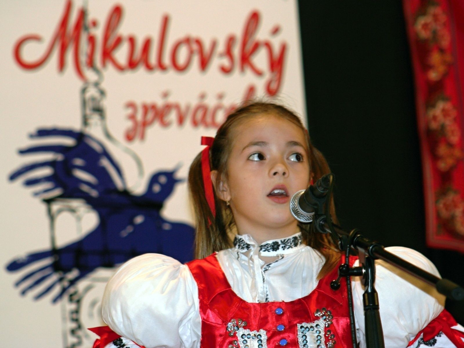 Children singing at Mikulovský zpěváček